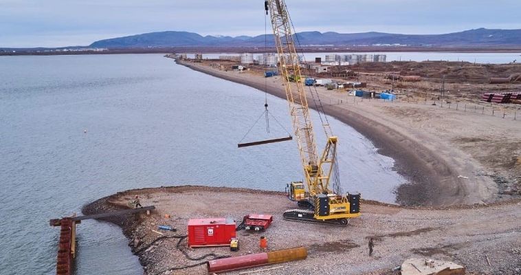 К бетонированию площадок готовятся строители причала в Угольных Копях