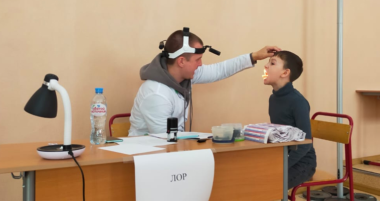 Выездные осмотры детей и подростков Чукотки начали врачи узких специальностей