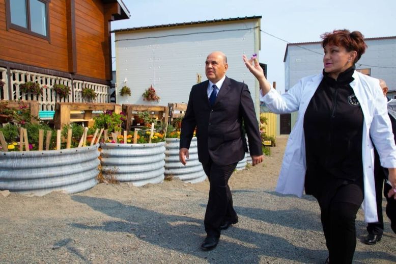 Премьер-министр России Михаил Мишустин во время визита на Чукотку первым посетил ИП Макатрова.jpg